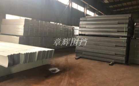 地鐵圍擋的顏色是否需要與車站內(nèi)部裝修相搭配？