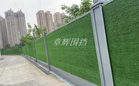 地鐵圍擋制作和安裝人員是否需要持有相應(yīng)的職業(yè)證書(shū)和培訓(xùn)合格證？（地鐵圍擋制作與安裝人員的職業(yè)資格證書(shū)要求）