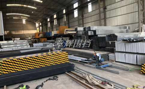 如何培訓和管理地鐵圍擋制作和安裝人員以確保安全生產(chǎn)？（地鐵圍擋制作和安裝人員的管理與安全培訓）