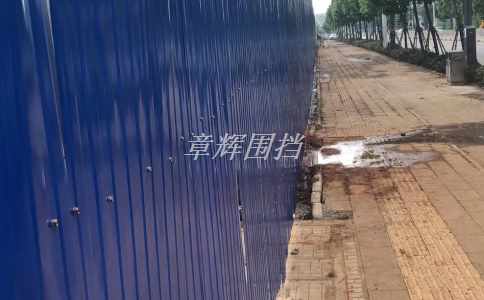 地鐵圍擋與周邊建筑物和道路之間的距離和間隔是否會影響地鐵站的采光和通風(fēng)？（地鐵圍擋對于地鐵站內(nèi)部環(huán)境的影響）